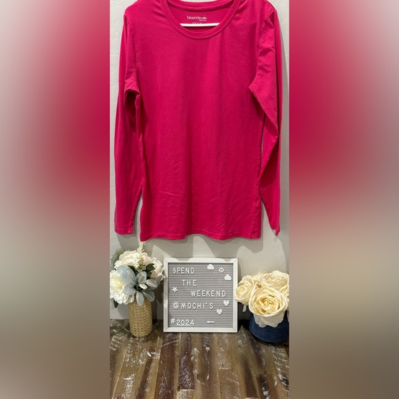 🩷 Beyond Scrubs Long Sleeve Tee 🩷 - Picture 1 of 2